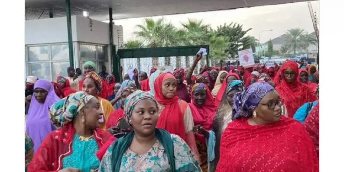 WOMEN IN KANO PROTEST OVER APPEAL WOMEN CONTROVERSY