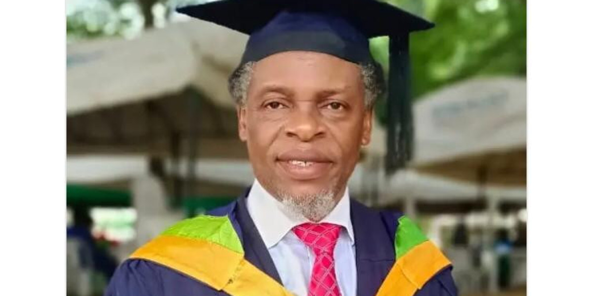 RETIRED BANKER, 60, EMERGES AS BEST GRADUATING STUDENT IN SOCIOLOGY AT UNIVERSITY OF IBADAN