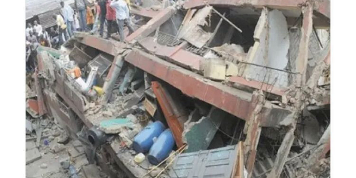 TRAGIC BUILDING COLLAPSE IN EBUTE METTA, LAGOS: WOMAN TRAPPED IN RUBBLE