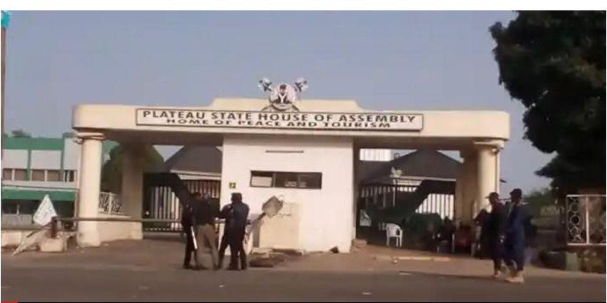 PLATEAU STATE HOUSE OF ASSEMBLY: POLITICAL TURMOIL AS SACKED LAWMAKERS SEEK TO RESUME DUTIES