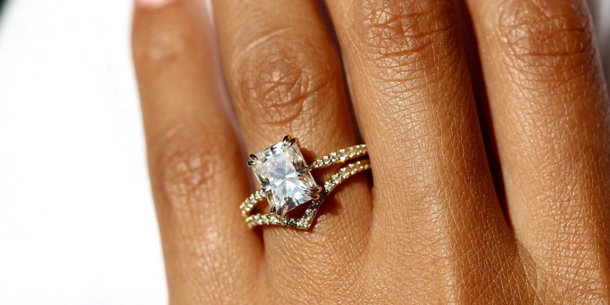 What Makes a Radiant Cut Engagement Ring Unique?