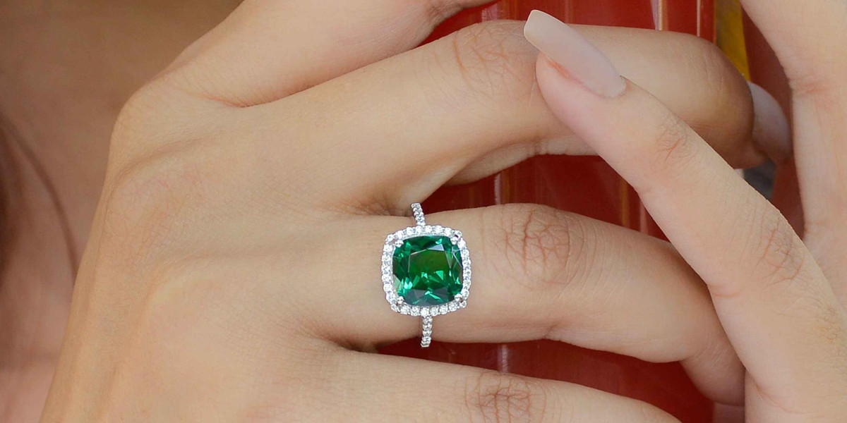 The Beauty of a 9 Carat Emerald Stone
