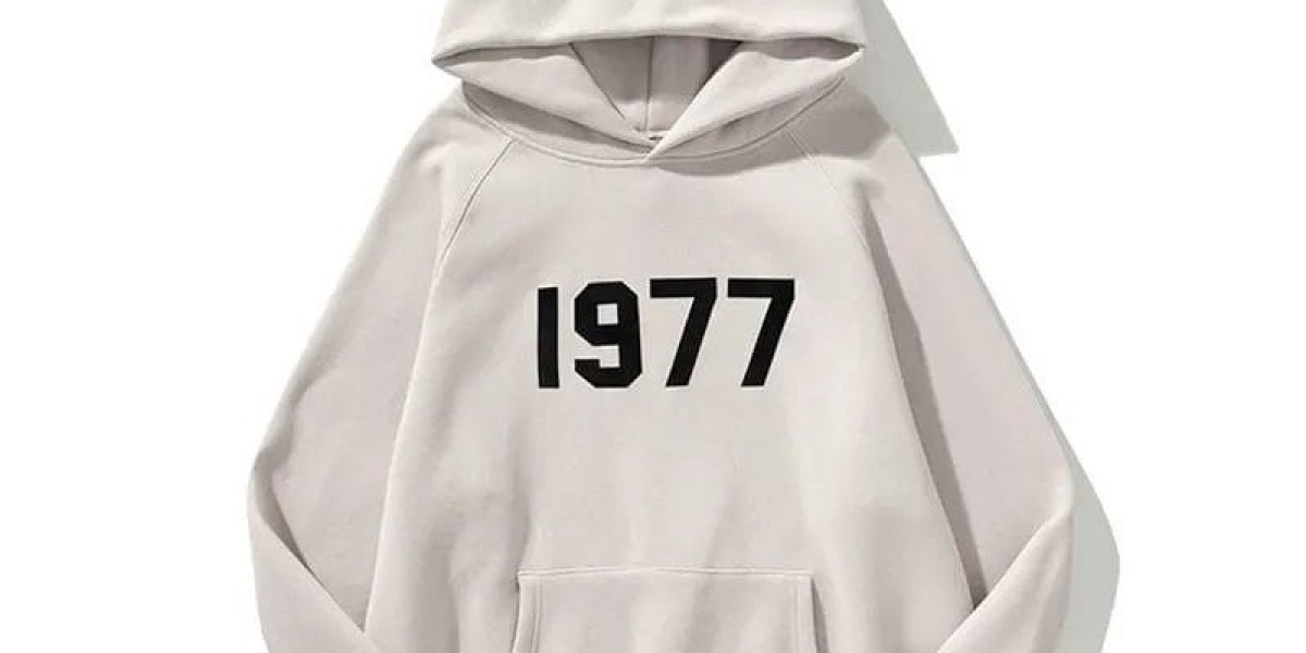 Essentials Hoodie: A Must-Have in Streetwear Fashion