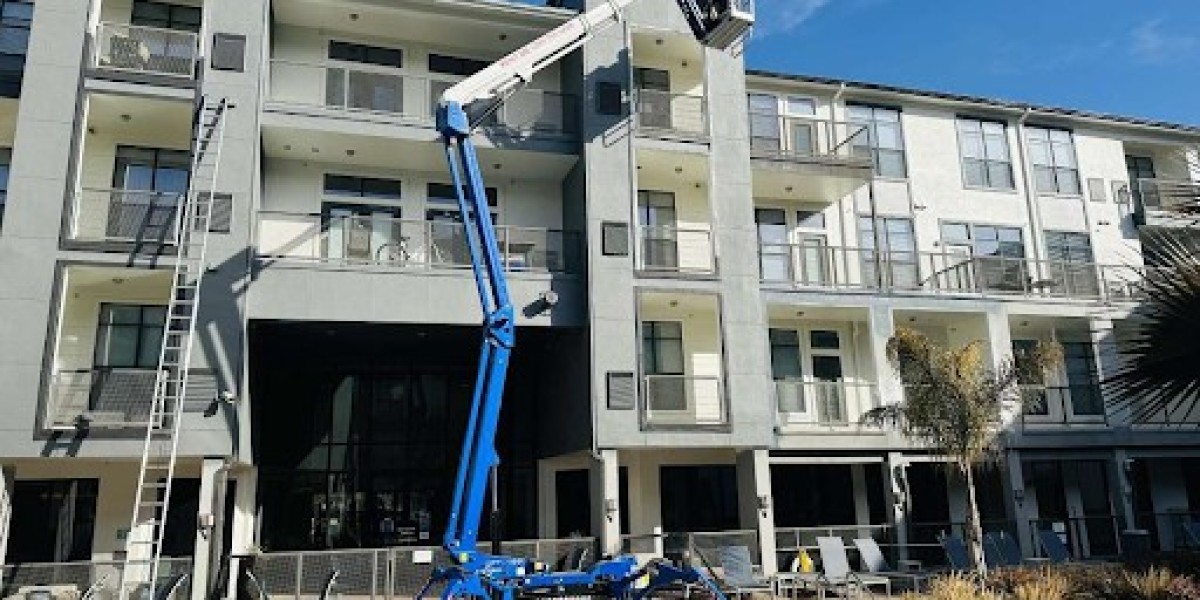 difference between a boom lift and an aerial lift