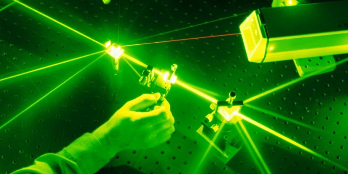 Silicon and Polymers Drive Innovations in the Photonics Market